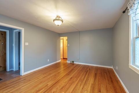 49 Ambrose St, Springfield, MA 01109 photo 12