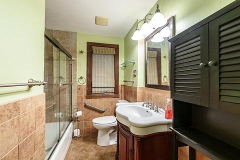 49 Ambrose St, Springfield, MA 01109 photo 9