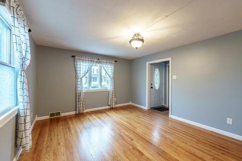 49 Ambrose St, Springfield, MA 01109 photo 13