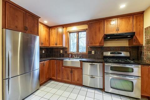 49 Ambrose St, Springfield, MA 01109 photo 4