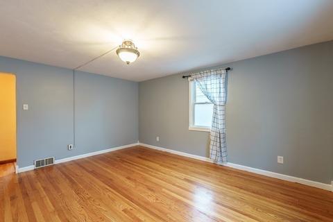 49 Ambrose St, Springfield, MA 01109 photo 11
