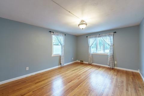 49 Ambrose St, Springfield, MA 01109 photo 10