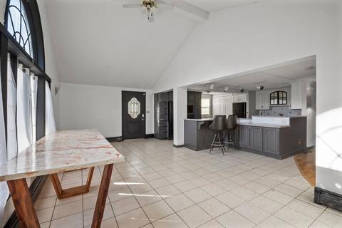56 Rosedale Ave, Springfield, MA 01128 photo 5