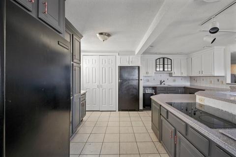 56 Rosedale Ave, Springfield, MA 01128 photo 9
