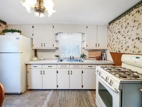 109 Roy St, Springfield, MA 01104 photo 3