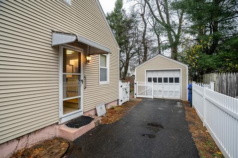 107 Mayflower Rd, Springfield, MA 01118 photo 4