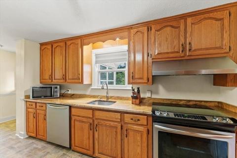 57 Vail St, Springfield, MA 01118 photo 8