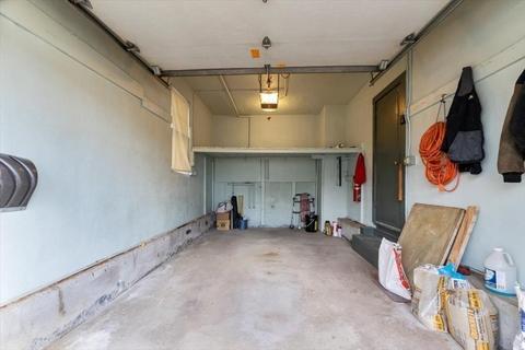 57 Vail St, Springfield, MA 01118 photo 25