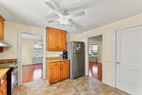 57 Vail St, Springfield, MA 01118 photo 9