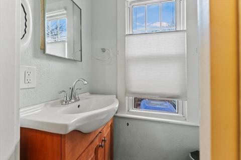 57 Vail St, Springfield, MA 01118 photo 11