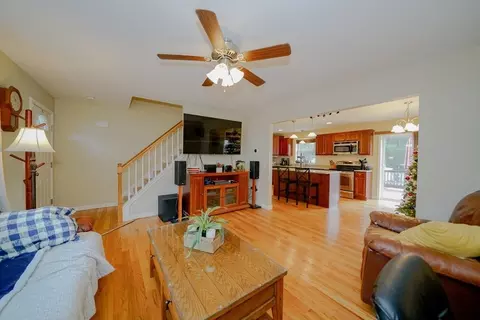 412 Kent, Springfield, MA 01129 photo 7