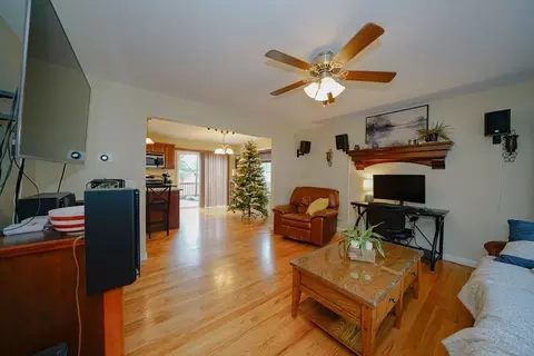 412 Kent, Springfield, MA 01129 photo 4