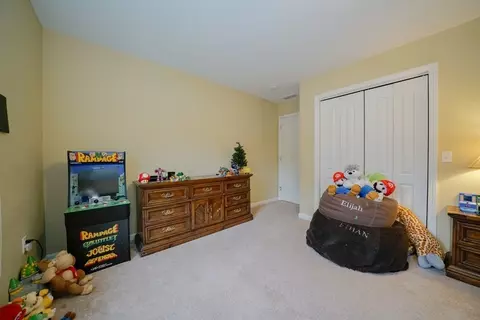 412 Kent, Springfield, MA 01129 photo 32