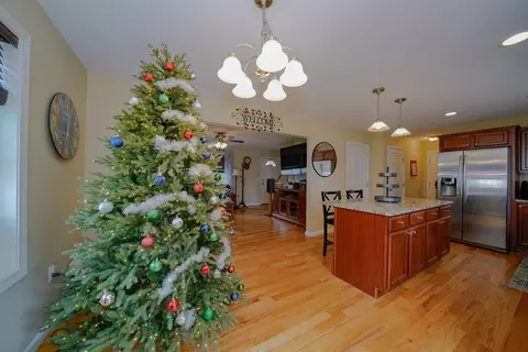 412 Kent, Springfield, MA 01129 photo 8