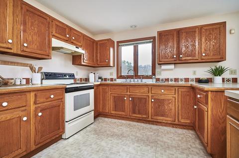 35 Clapp St, Easthampton, MA 01027 photo 11