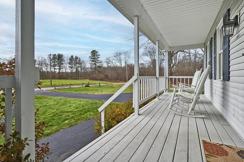 35 Clapp St, Easthampton, MA 01027 photo 4