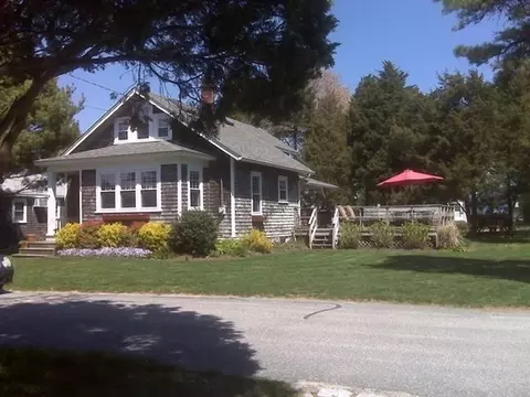 30 Wamsutta Ave, Bourne, MA 02559