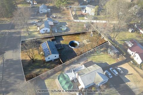 8 Jones Dr, Easthampton, MA 01027 photo 3