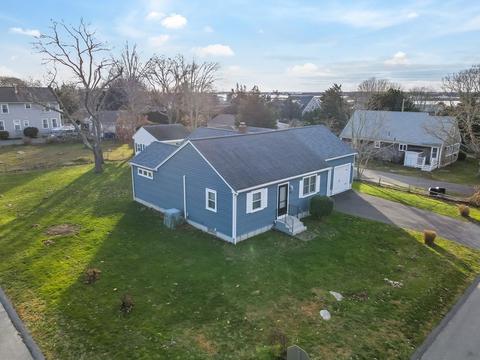 15 Bluepoint Rd, Fairhaven, MA 02719 photo 2