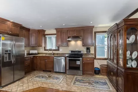 62 5 64 Laurel St, Worcester, MA 01605 photo 3