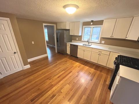 26 Brewster St, Springfield, MA 01119 photo 4