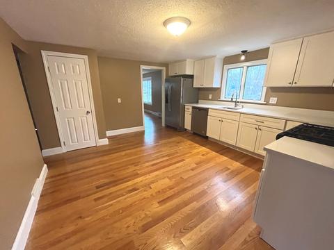 26 Brewster St, Springfield, MA 01119 photo 3