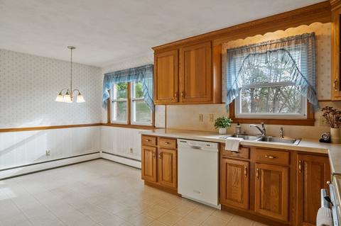 229 Mccarthy Ave, Chicopee, MA 01020 photo 10