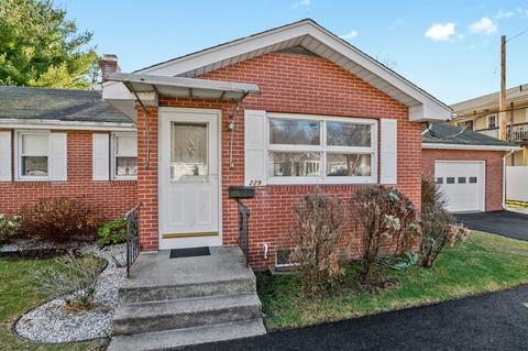 229 Mccarthy Ave, Chicopee, MA 01020 photo 4