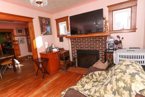 25 Berbay Cir, Springfield, MA 01109 photo 2
