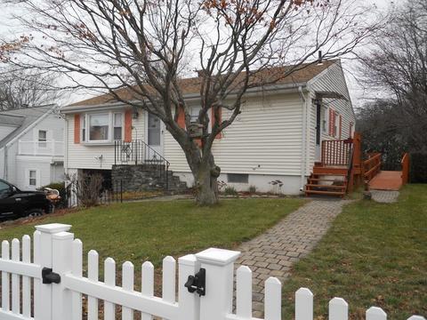 204 Clover St, Worcester, MA 01603 photo 2