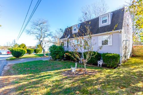 16 Blueberry Rd, Bourne, MA 02532