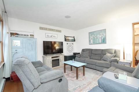 256 Draper St, Springfield, MA 01108 photo 2