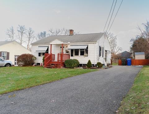 33 Bernard St, Springfield, MA 01109 photo 2