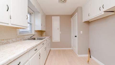 33 Bernard St, Springfield, MA 01109 photo 6