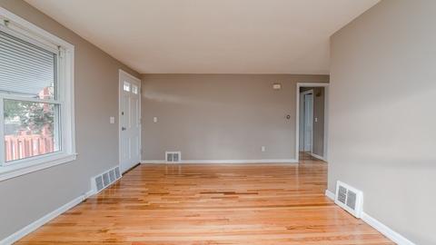 33 Bernard St, Springfield, MA 01109 photo 3