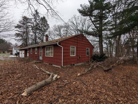 27 Hearthstone Ter, Chicopee, MA 01020 photo 3