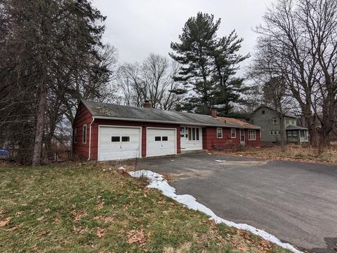 27 Hearthstone Ter, Chicopee, MA 01020 photo 2