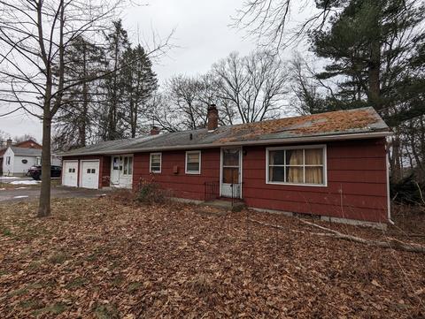 27 Hearthstone Ter, Chicopee, MA 01020 photo 4