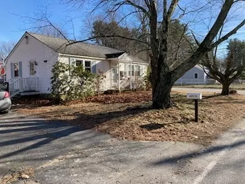 44 Emery St, Merrimac, MA 01860
