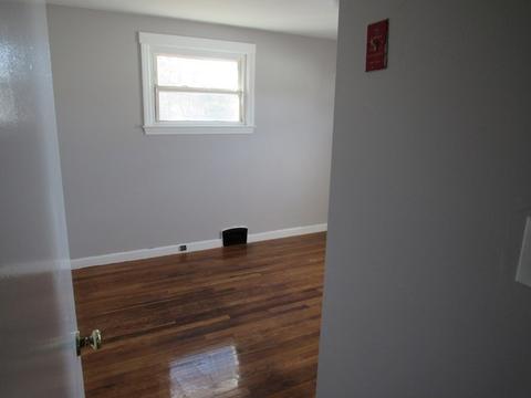 29 Dennis St, Springfield, MA 01118 photo 9