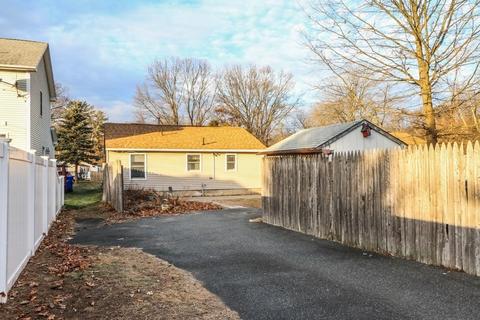 1427 Sumner Ave, Springfield, MA 01118 photo 4