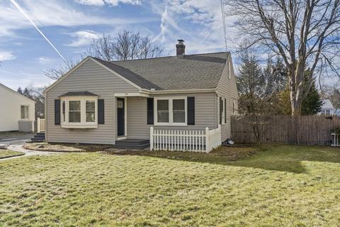 94 Milton St, Springfield, MA 01151 photo 3