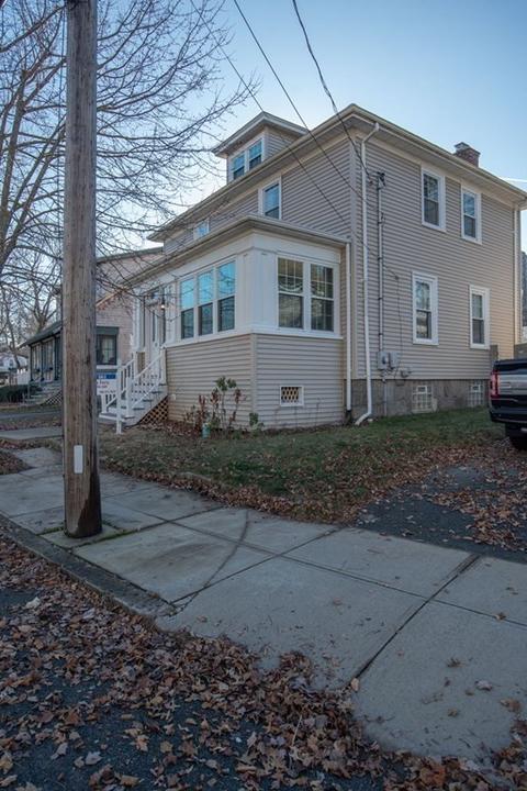 515 Weetamoe St, Fall River, MA 02720 photo 2