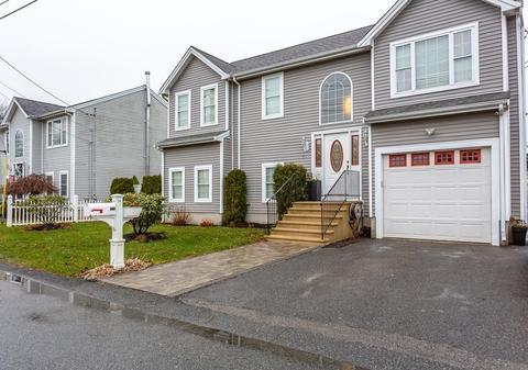 31 Abington Ln, Fall River, MA 02721 photo 2