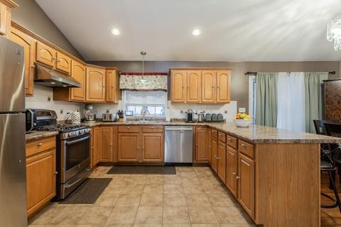 31 Abington Ln, Fall River, MA 02721 photo 9