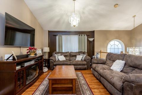 31 Abington Ln, Fall River, MA 02721 photo 4