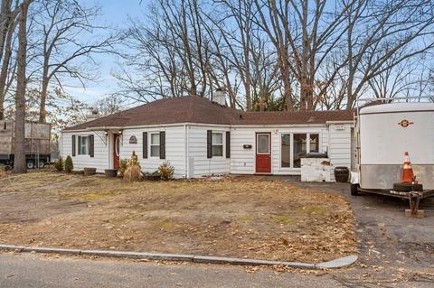 80 Carnavon Cir, Springfield, MA 01109 photo 4