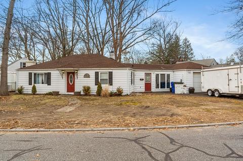80 Carnavon Cir, Springfield, MA 01109 photo 3
