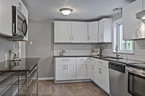 80 Carnavon Cir, Springfield, MA 01109 photo 5