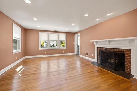 223 High St, Reading, MA 01867 photo 2